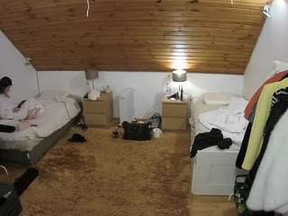 voyeurcam-julmodels-whitebed-3 webcam