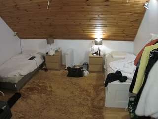 voyeurcam-julmodels-whitebed-3