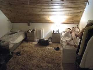 voyeurcam-julmodels-whitebed-3 webcam
