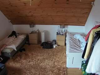 voyeurcam-julmodels-whitebed-3 webcam