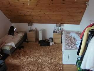 voyeurcam-julmodels-whitebed-3 webcam