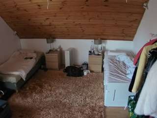 voyeurcam-julmodels-whitebed-3 webcam