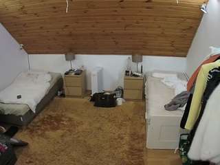 voyeurcam-julmodels-whitebed-3 - Live HD Webcam