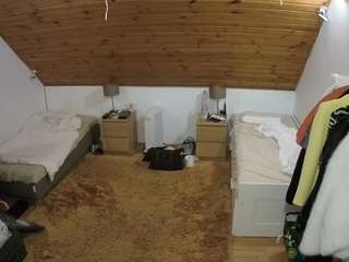 voyeurcam-julmodels-whitebed-3 webcam