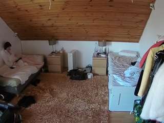 voyeurcam-julmodels-whitebed-3 webcam