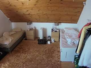 voyeurcam-julmodels-whitebed-3 webcam