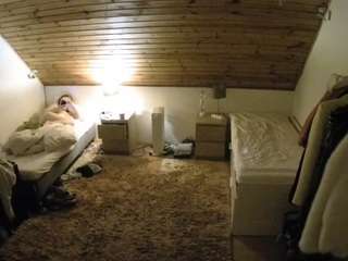 voyeurcam-julmodels-whitebed-3 webcam