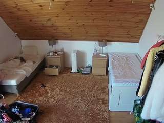 voyeurcam-julmodels-whitebed-3 webcam
