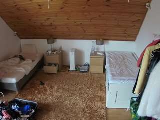 voyeurcam-julmodels-whitebed-3 webcam