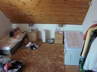 voyeurcam-julmodels-whitebed-3 webcam