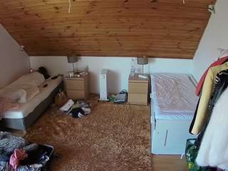 voyeurcam-julmodels-whitebed-3 webcam