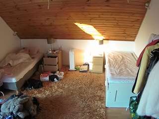 voyeurcam-julmodels-whitebed-3's CamSoda show and profile