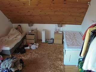 voyeurcam-julmodels-whitebed-3's CamSoda show and profile