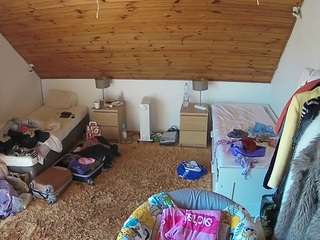 voyeurcam-julmodels-whitebed-3 webcam