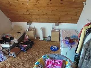 voyeurcam-julmodels-whitebed-3 webcam