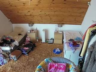 voyeurcam-julmodels-whitebed-3 webcam