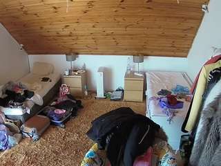 voyeurcam-julmodels-whitebed-3