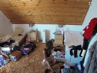 voyeurcam-julmodels-whitebed-3 webcam