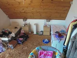 voyeurcam-julmodels-whitebed-3 webcam