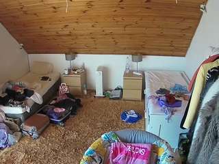 voyeurcam-julmodels-whitebed-3 webcam