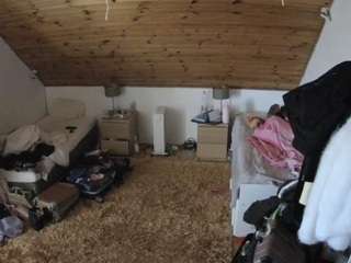 voyeurcam-julmodels-whitebed-3 webcam