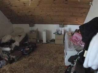 voyeurcam-julmodels-whitebed-3 webcam