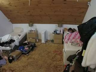 voyeurcam-julmodels-whitebed-3 webcam