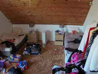 voyeurcam-julmodels-whitebed-3 webcam