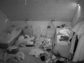 voyeurcam-julmodels-whitebed-3 webcam