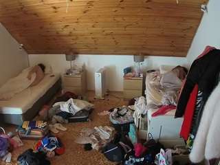 voyeurcam-julmodels-whitebed-3 webcam