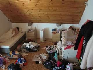 voyeurcam-julmodels-whitebed-3