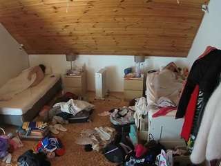 voyeurcam-julmodels-whitebed-3