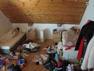 voyeurcam-julmodels-whitebed-3