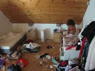 voyeurcam-julmodels-whitebed-3 webcam