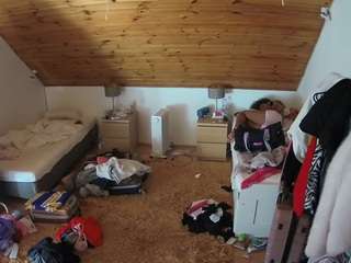 voyeurcam-julmodels-whitebed-3