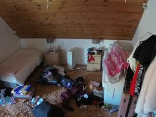 voyeurcam-julmodels-whitebed-3 webcam