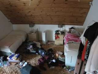 voyeurcam-julmodels-whitebed-3 webcam