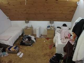voyeurcam-julmodels-whitebed-3 webcam