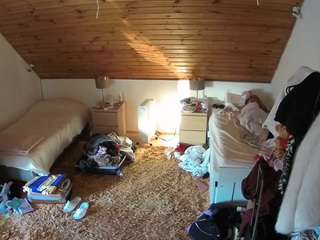 voyeurcam-julmodels-whitebed-3 webcam