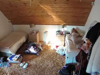 voyeurcam-julmodels-whitebed-3 webcam