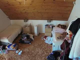 voyeurcam-julmodels-whitebed-3 webcam