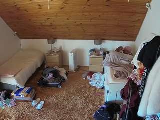 voyeurcam-julmodels-whitebed-3 webcam