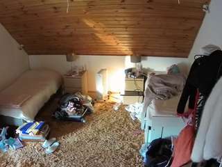voyeurcam-julmodels-whitebed-3 webcam