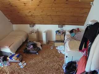 voyeurcam-julmodels-whitebed-3 webcam