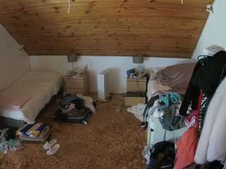 voyeurcam-julmodels-whitebed-3 webcam