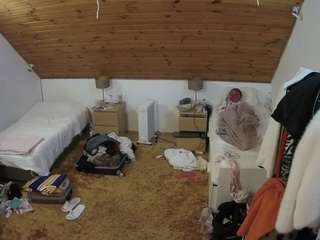 voyeurcam-julmodels-whitebed-3 webcam