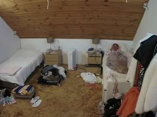 voyeurcam-julmodels-whitebed-3 webcam