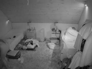 voyeurcam-julmodels-whitebed-3 webcam