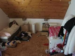 voyeurcam-julmodels-whitebed-3 webcam