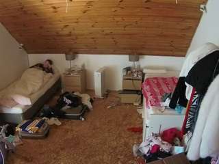 voyeurcam-julmodels-whitebed-3